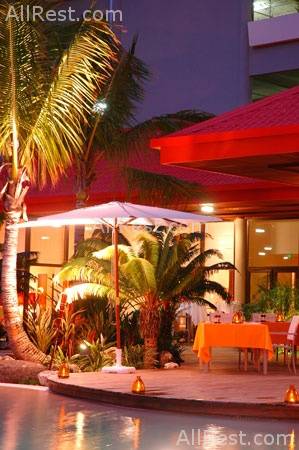 Ramada Plaza 9